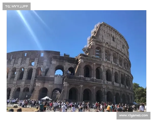 罗马球员参观斗兽场，文化遗产与足球文化交融